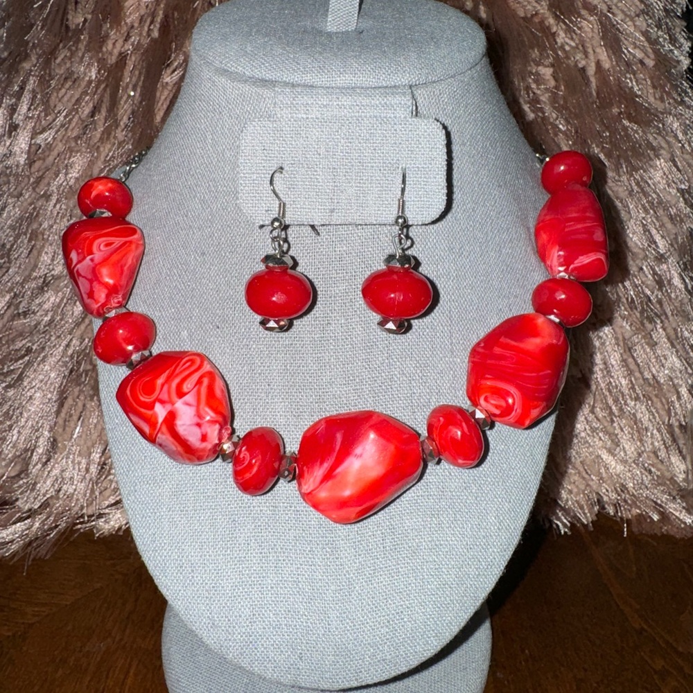 Necklace and pendant in Red